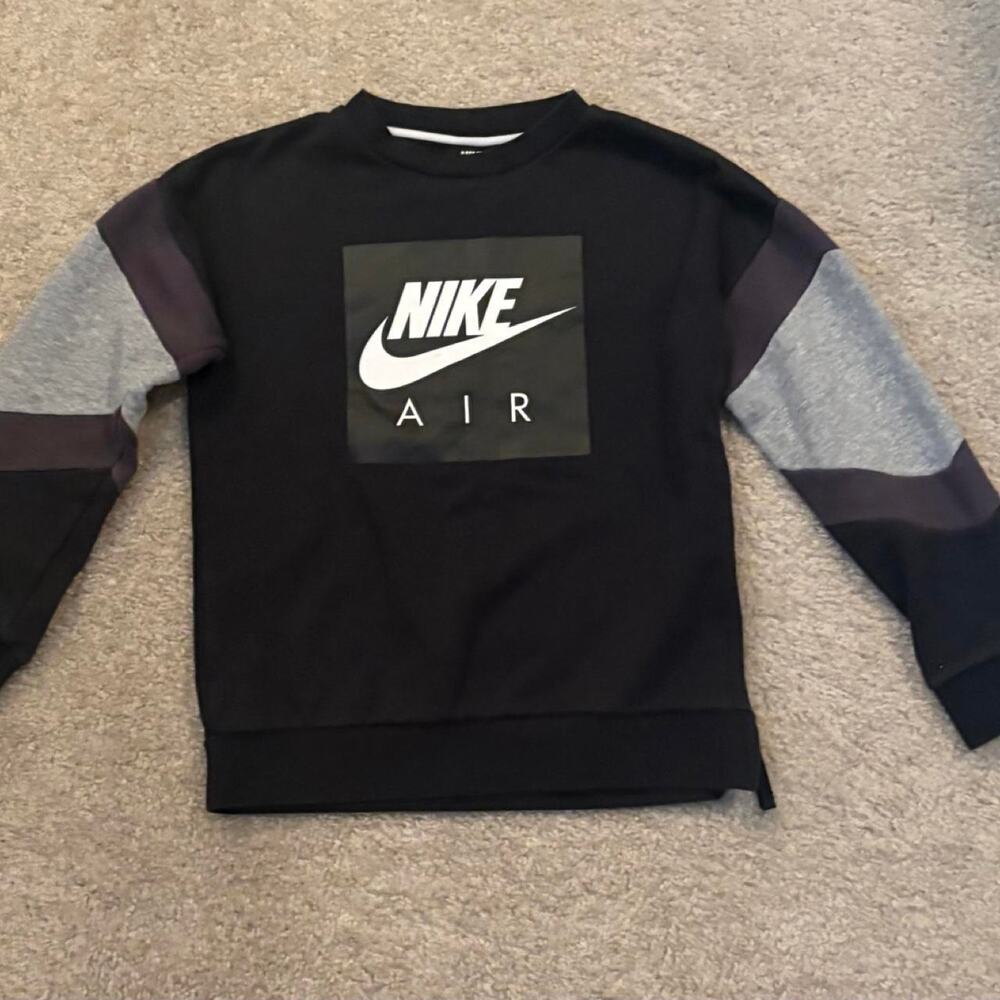 Nike air boys colorblock crewneck sweatshirt size medium boys